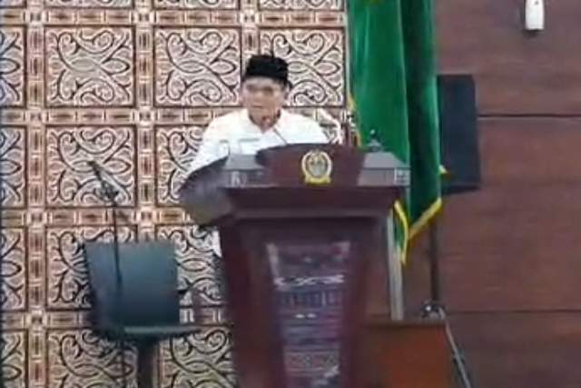 Poarda Nababan, saat membacakan pandangan Fraksi PDIP DPRD Sumut.