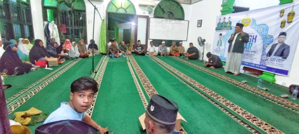 Majelis Mishbahul Muslimin Sumatera Utara saat menggelar tabligh akbar dalam rangka memperingati Nuzulul Quran, di Masjid Nurhasanah Jalan Garu I, Kecamatan Medan Amplas, Kota Medan, Minggu (31/3) malam.