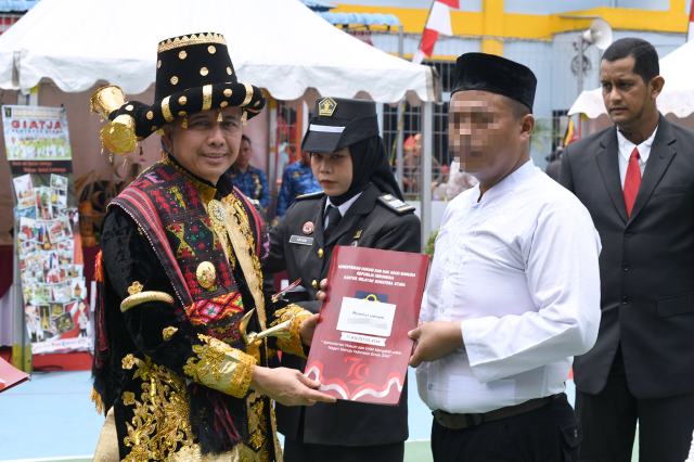 Pj Gubernur Sumut Agus Fatoni menghadiri Penyerahan Remisi Umum dan Pengurangan Masa Pidana Umum Bagi Narapidana dan Anak Binaan Tahun 2024 di Lembaga Pemasyarakatan Khusus Anak (LPKA) Kelas I Medan, Jalan Lembaga Pemasyarakatan Tanjung Gusta, Medan, Sabtu (17/8/2024). Foto/Diskominfo Sumut