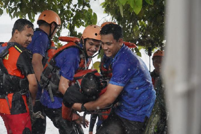 Salah satu simulasi evakuasi korban bencana banjir