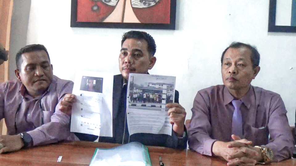 Wendy M Tanjung SH MH sebagai Ketua Tim Kuasa Hukum Ratu Thalisa alias Ratu Entok menunjukkan sejumlah komentar netizen di akun medsos Ratu.