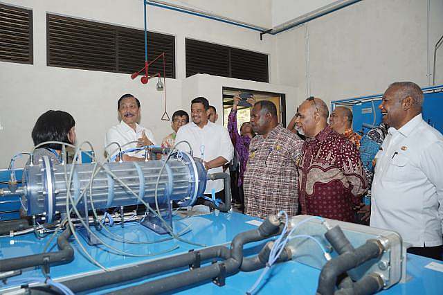 Gubernur Sumatera Utara Bobby Nasution bersama Gubernur Maluku Utara Sherly Tjoanda dan Gubernur Papua Barat Dominggus Mandacan serta beberapa Wakil Gubernur berkunjung ke Institut Teknologi DEL di Desa Sitoluama, Kecamatan Laguboti, Kabupaten Toba, Sumatera Utara, Rabu (16/4/2025). Foto/Diskominfo Sumut