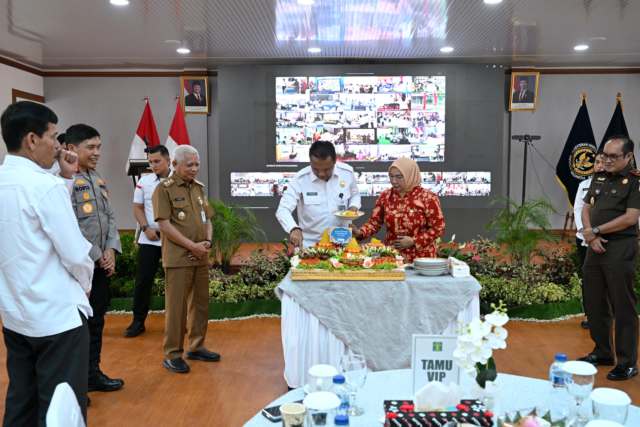 Wakil Gubernur Sumut Surya menghadiri Peringatan Hari Bhakti Pemasyarakatan ke-61 Tahun 2025 yang diselenggarakan secara virtual di Aula Lembaga Pemasyarakatan (Lapas) Kelas I Tanjunggusta, Jalan Lembaga Pemasyarakatan, Medan, Senin (28/4/2025). Foto/Diskominfo Sumut 