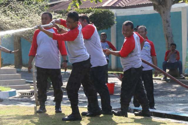 Pelatihan ini dilakukan untuk meningkatkan kesadaran para pekerja dan memberikan langkah apa yang harus diambil saat keadaan darurat.