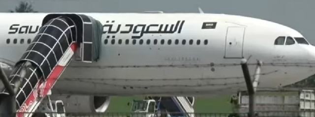 Pesawat Saudi Airlines dengan nomor penerbangan SV5688 mendarat darurat di Bandara Kualanamu, Sabtu (21/6/2025).