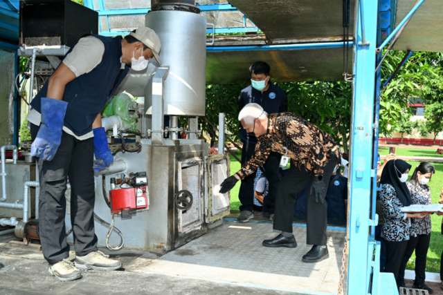 Wakil Gubernur Sumut, Surya menghadiri Konferensi Pers Gabungan BNN RI dengan Kapolda Sumut terkait Ungkap Kasus dan Pemusnahan Barang Bukti Narkoba di Mapolda Sumut, Jalan Sisingamangaraja, Medan, Jumat (26/9/2025). Foto/Diskominfo Sumut