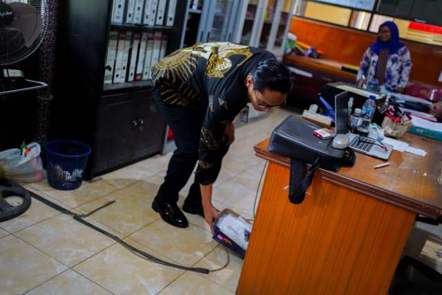 IMG-20250926-WA0082 Wali Kota Medan Rico Tri Putra Bayu Waas kecewa saat mengunjungi Kantor Kelurahan Ladang Bambu, Kecamatan Medan Tuntungan, Kamis (25/9/2025) siang