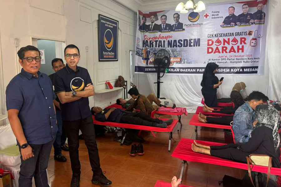 Ketua DPD Partai NasDem Kota Medan, Afif Abdillah SE didampingi Khairuddin.