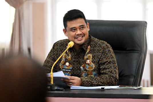 Gubsu Bobby Nasution saat memberi sambutan pada Evaluasi  SAKIP Pemprov Sumut tahun 2025, yang diselenggarakan secara zoom meeting.