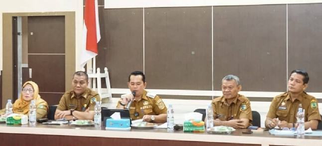 IMG-20251104-WA0072_resize_32 Bupati Padanglawas, Putra Mahkota Alam Hasibuan,SE,memaparkan SAKIP secara virtual melalui zoom meeting ke Menpan-RB.