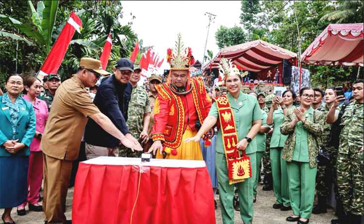 IMG_20260311_181600 Gubernur Sumut M Bobby Afif Nasution meresmikan Jembatan Bailey bersama KSAD Jenderal TNI Maruli Simanjuntak di Desa Silfalago Gomo, Kecamatan Boronadu, Kabupaten Nias Selatan, Selasa (10/3/2026).