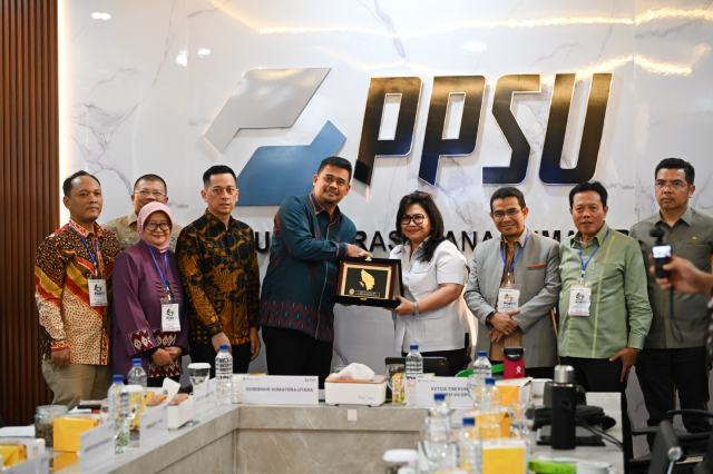 20260710_162849_resize_25 Gubernur Sumut Bobby Nasution saat menyambut kehadiran Tim Kunjungan kerja spesifik Komisi VII DPR RI, ke PRSU Medan, Kamis (9/7/2026).