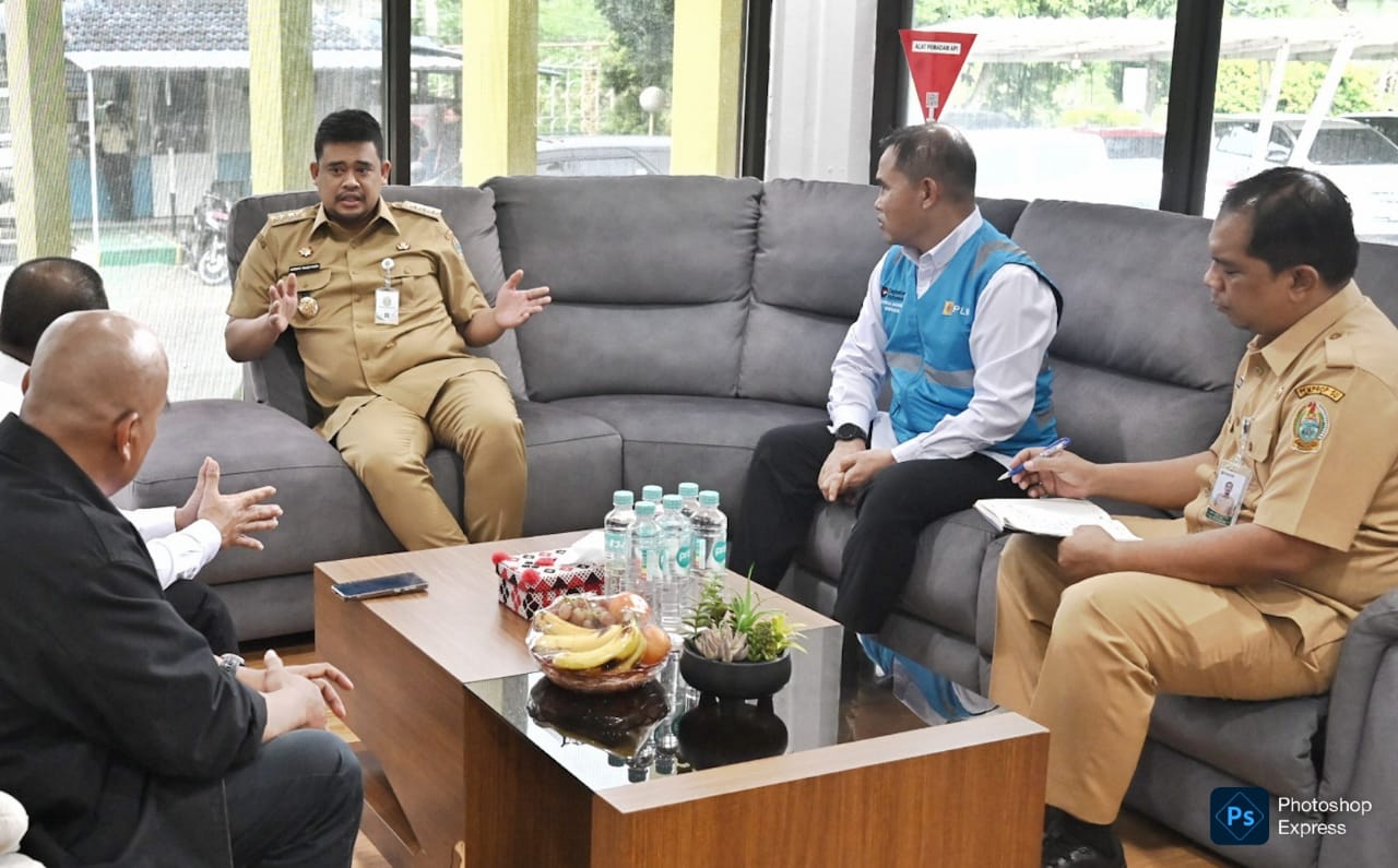 Bobby Nasution kunjungan kerja ke PLN dalam rangka percepat kompensasi pada pelaku usaha akibat pemadaman listrik. (Kominfo Sumut Dok)