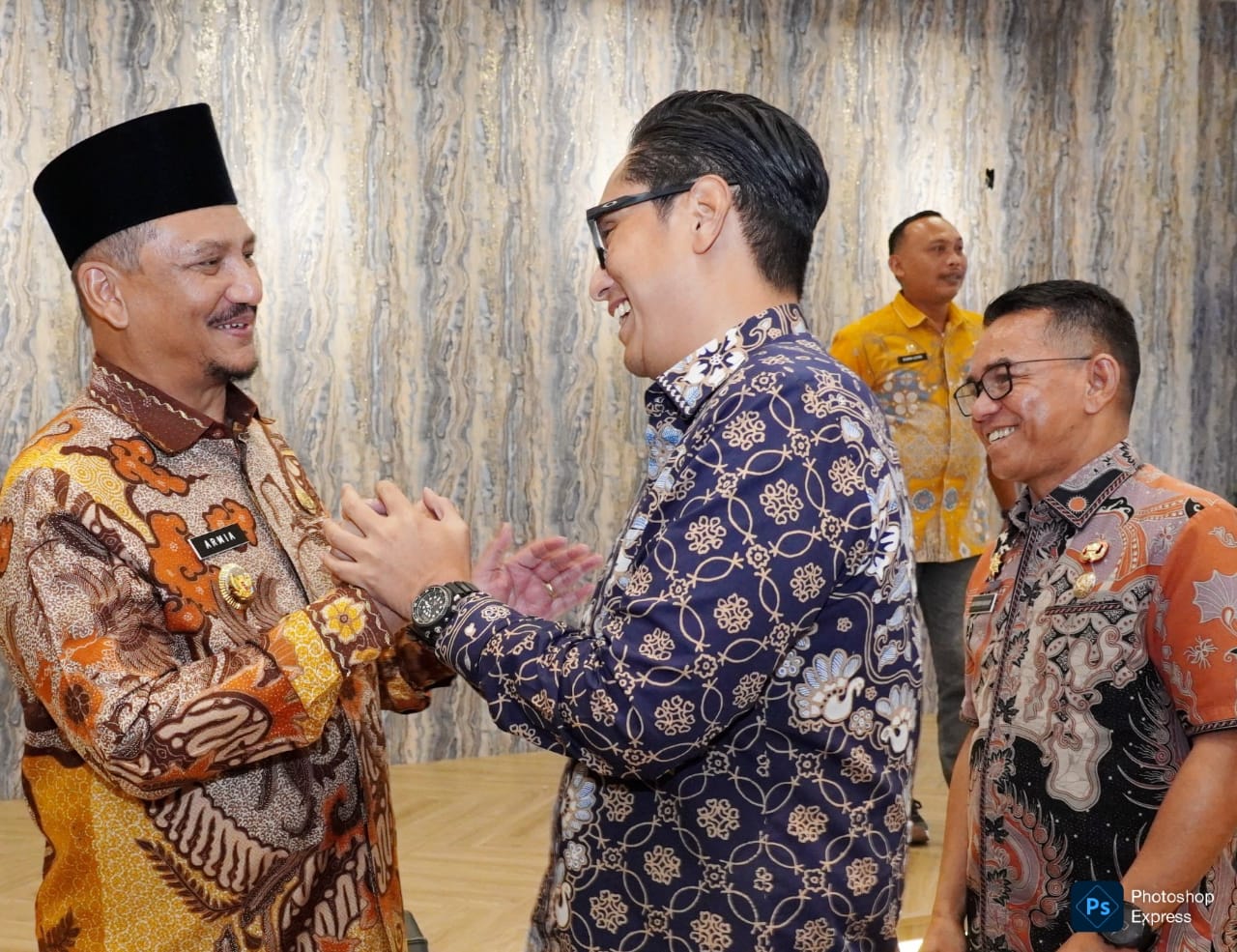 IMG-20260710-WA0010 Rico Waas beramah tamah dengan Bupati Aceh Tamiang dalam perjamuan di Medan. (Kominfo Medan Dok)