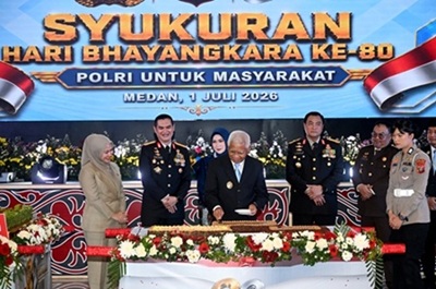 Wakil Gubernur Sumatera Utara (Sumut) Surya menghadiri Upacara dan Syukuran Peringatan Hari Bhayangkara Ke-80 Tahun 2026 di Mapolda Sumut, Jalan Sisingamangaraja No 60, Medan, Rabu (1/7/2026). Upacara berlangsung di lapangan K.S. Tubun, bertindak sebagai Inspektur Upacara Wakapolda Sumut Brigjen Pol. Sonny Irawan. Foto/Diskominfo Sumut