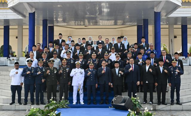 Wakil Gubernur Sumatera Utara (Sumut) Surya, menjadi Inspektur Upacara Hari Perhubungan Nasional (Harhubnas) Tingkat Provinsi Sumatera Utara Tahun 2026 di Lapangan Astaka Jalan William Iskandar Kab.Deliserdang, Kamis (17/9/2026). Foto/Diskominfo Sumut 