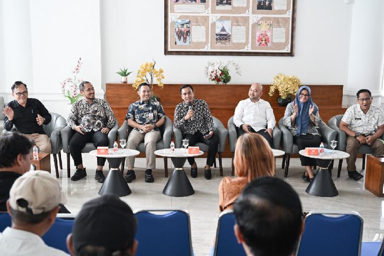 Temu Pers bersama dengan Biro Administrasi Pimpinan Sekretariat Daerah Provinsi Sumatera Utara (Sumut), Kegiatan ini difasilitasi Dinas Komunikasi dan Informatika Sumut yang berlangsung di Lobby Dekranasda Lantai 1 Kantor Gubernur Sumut Jalan Diponengoro Nomor 30 Medan, Jumat (18/9/2026). Foto/Diskominfo Sumut 