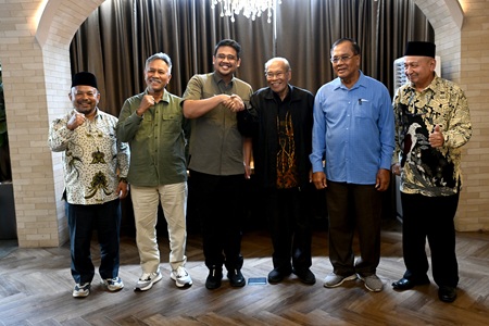 Gubernur Sumatera Utara (Sumut) Muhammad Bobby Nasution didampingi sejumlah OPD saat menerima audiensi dari pengurus Ikatan Cendekiawan Karo (ICK) di Mikie Holiday Resort and Hotel, Kabupaten Karo, Rabu (2/9/2026). Foto/Diskominfo Sumut 
