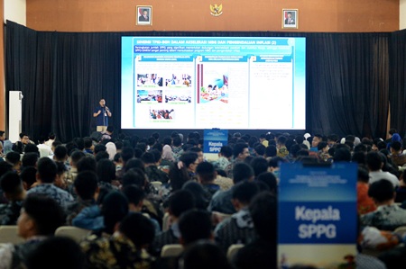 Staf Ahli Bidang Pendidikan Kesehatan Infrastruktur dan Pemberdayaan Masyarakat Provinsi Sumatera Utara (Sumut) Alfi Syahriza menghadiri Peningkatan Tata Kelola SPPG untuk Jaminan Mutu MBG dan Stabilitas Harga Pangan Sumatera Utara Sumatera Utara 2026 di Aula Madinatul Haj Asrama Haji Medan, Jumat (18/9/2026). Foto/Diskominfo Sumut