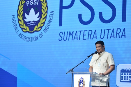 Gubernur Sumut Bobby Nasution menghadiri Kongres Luar Biasa (KLB) PSSI Sumut yang diselenggarakan di Aula Raja Inal Siregar, Kantor Gubernur Sumut, Senin (12/10/2026). Foto/Diskominfo Sumut