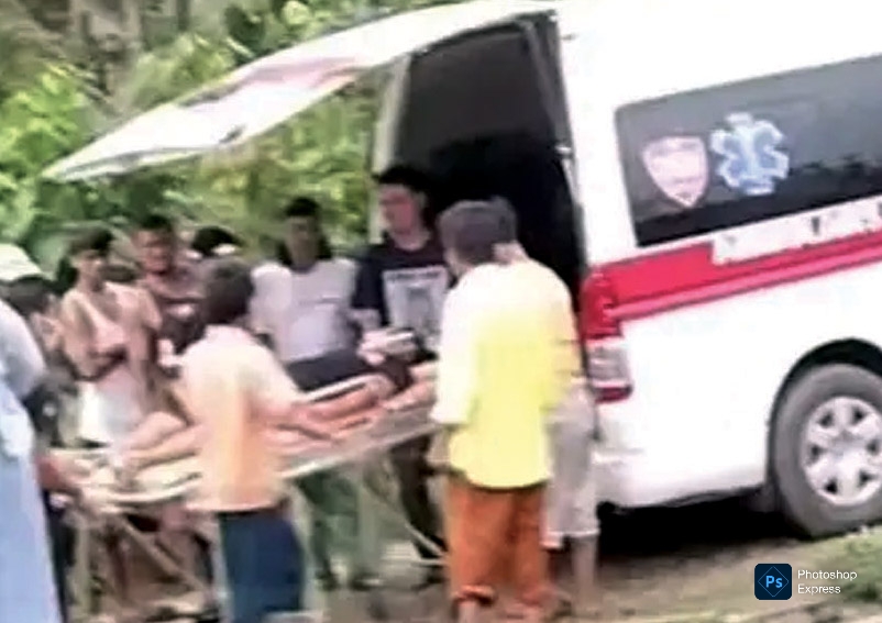 Jasad ayah dan anak tiba di rumah duka dengan ambulan. (Ist)